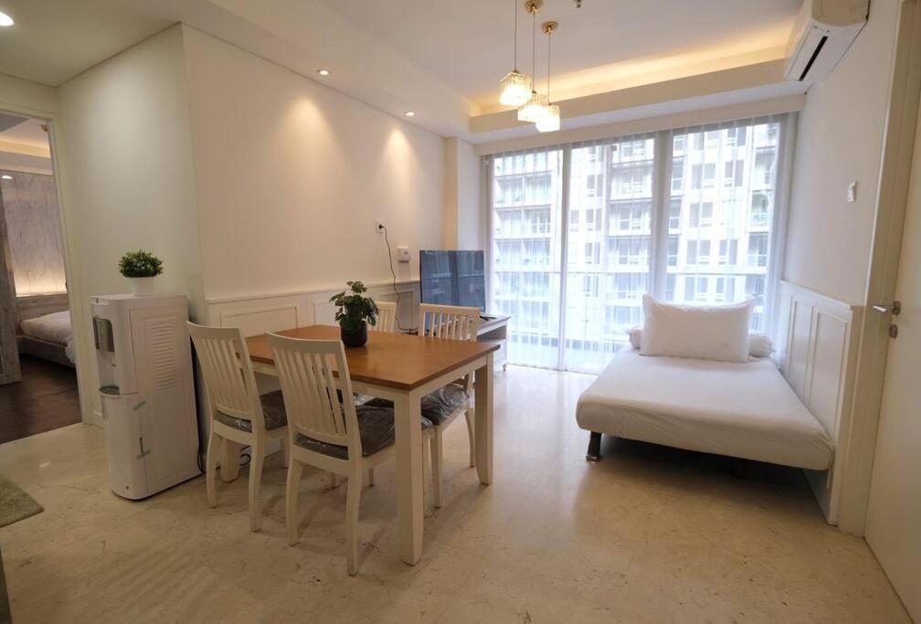 New! Luxury Landmark 2+1br 96m Apartemen
